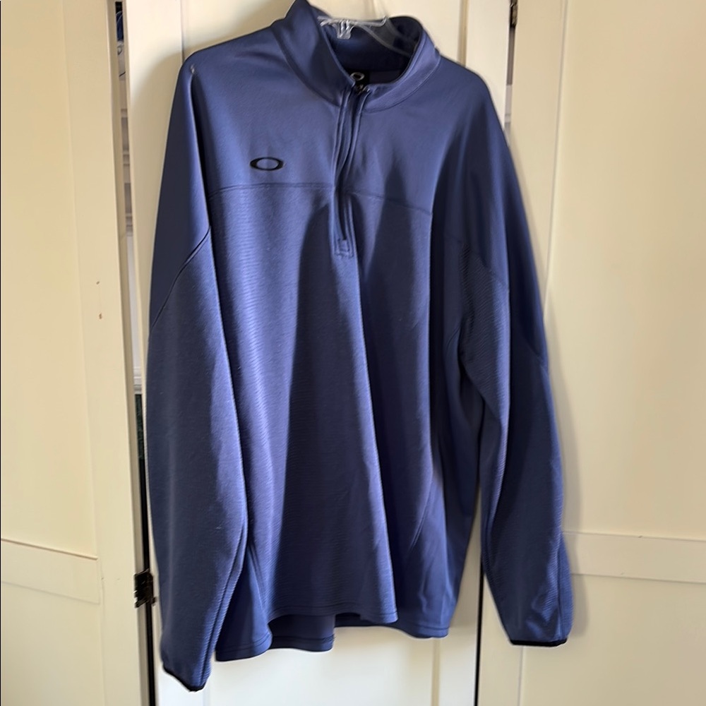 Oakley quarter zip pullover. Men’s